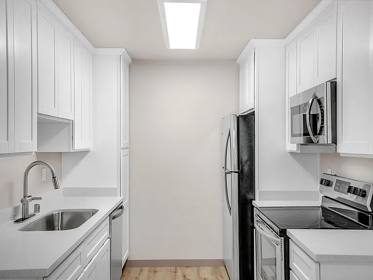 River Walk Apartments — Photo 9