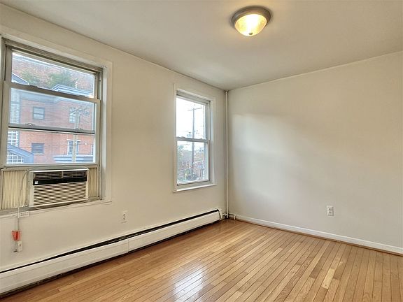 4th image of 354 Varick St #3A