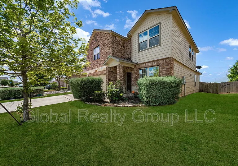 10426 Rosalina Loop — Photo 2