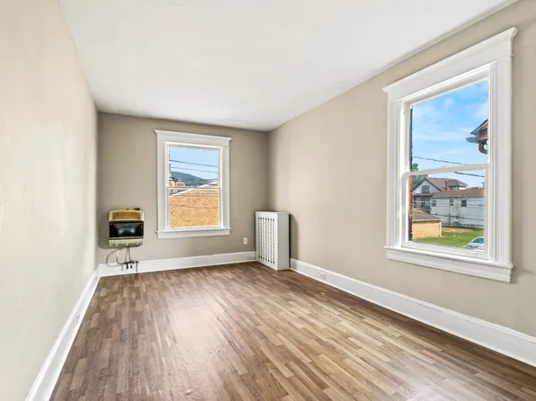 117 Suskuhana St #2, Olyphant, PA 18447