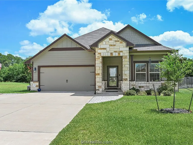 2042 Rock Ridge Ave — Photo 1
