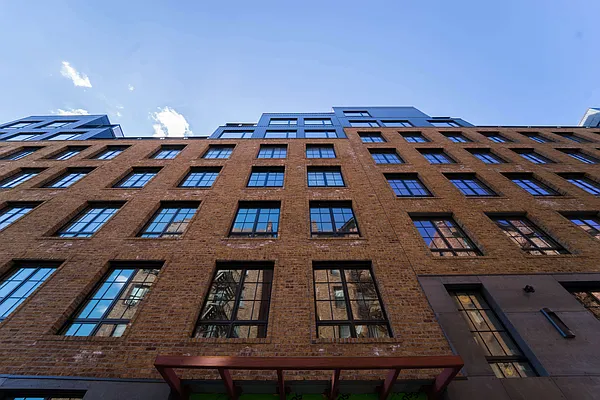 Rented by Manhattan Management LLC | media 28