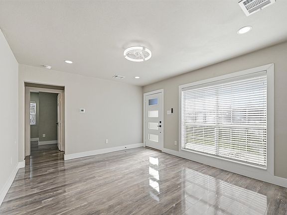 2nd image of 1314 Lorraine Ln