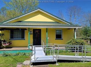 133 Main St, Hamlin, WV 25523