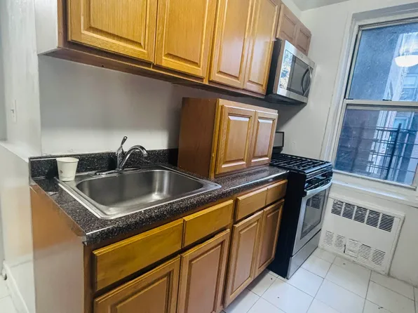 6555 Broadway image 16 of 18