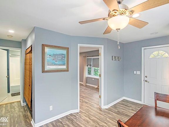 3rd image of 7864 Vernier Ln