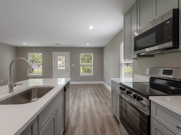 4th image of 140 N Shady Oaks Dr