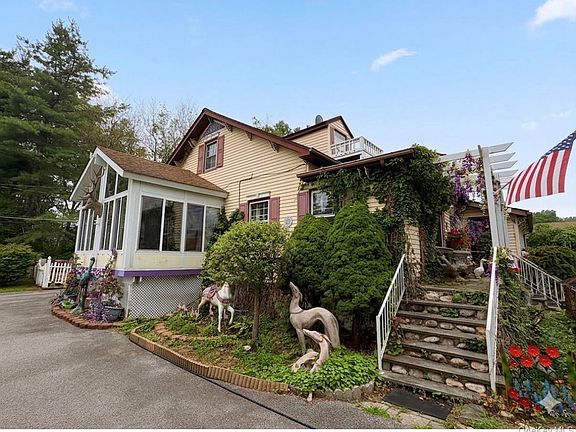 3rd image of 48 Maple Avenue