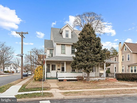 2nd image of 700 Chestnut St