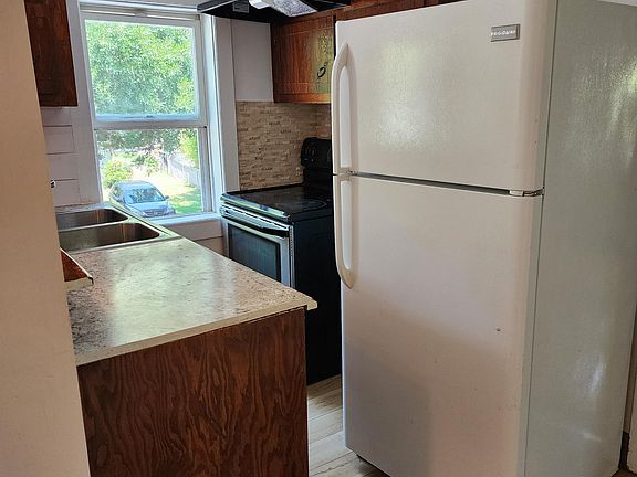 5th image of 107 Rose Ln #11127591