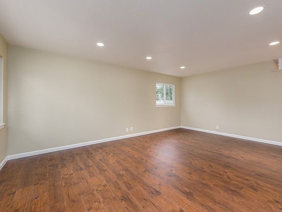 4th image of 3228 Northview Dr