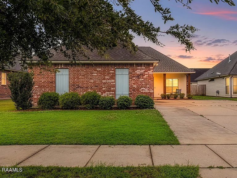 110 Olivewood Dr — Photo 47