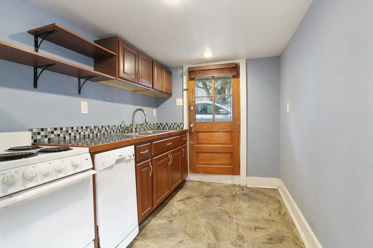 Building Photo - 4804 Camp St #104