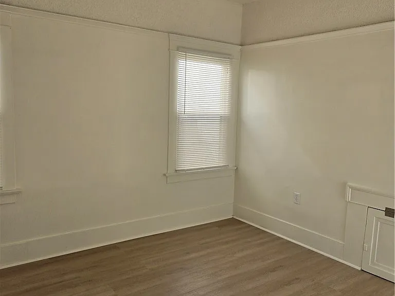 942 E 2nd St #8 — Photo 3