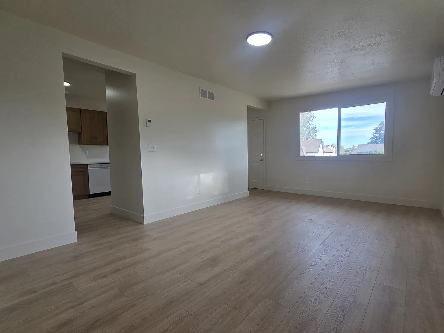 2 bed, 920 sqft, $1,250 — Photo 3