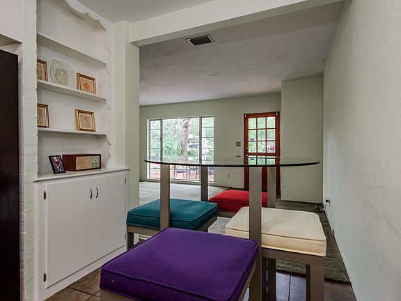 5th image of 533 White St