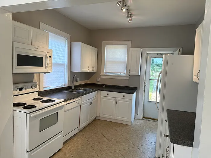 1722 W Woodbine Ave — Photo 6