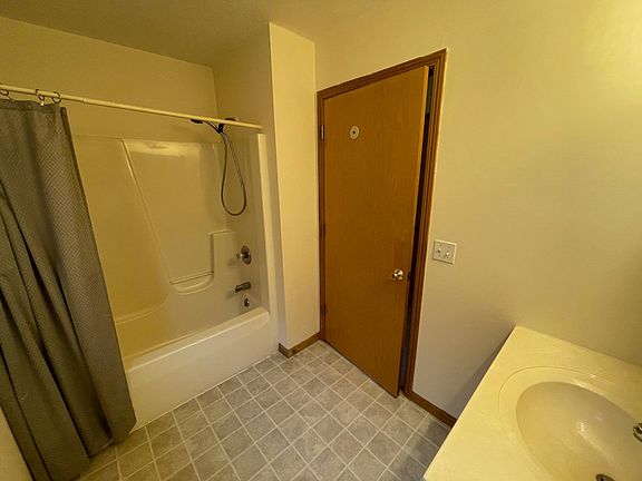4th image of 323 S Garfield Ave #A