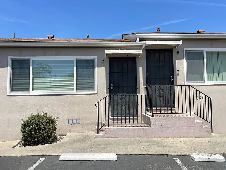 2515 Olive Ave — Photo 9