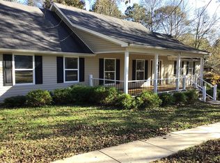 420 Stillwood Dr, Hartwell, GA 30643