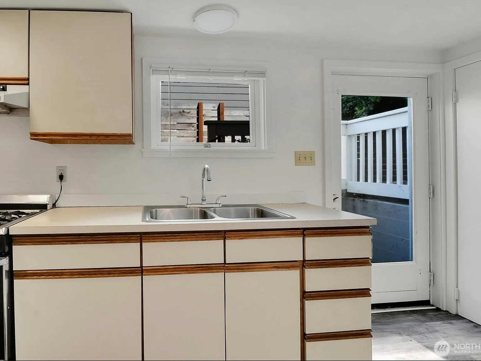 Studio, 700 sqft, $1,800 — Photo 4