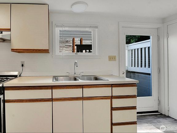 4th image of 9118 Linden Ave N #B
