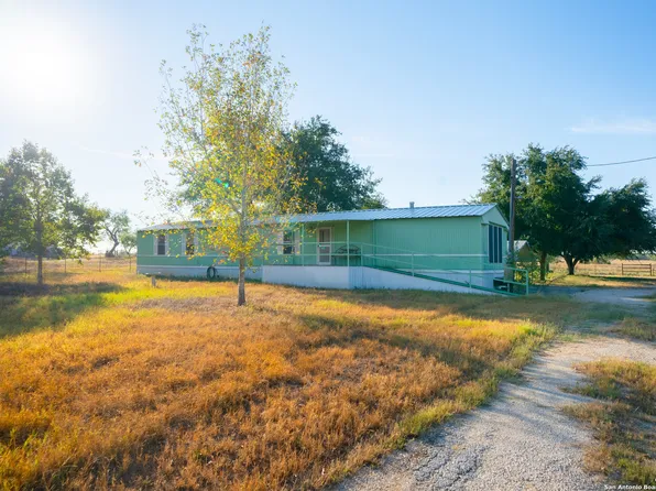 14650 LA VERNIA RD, St Hedwig, TX 78152
