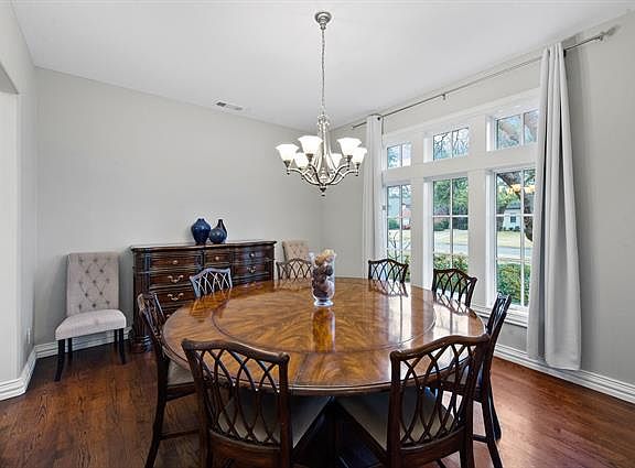 3rd image of 5810 Melshire Dr
