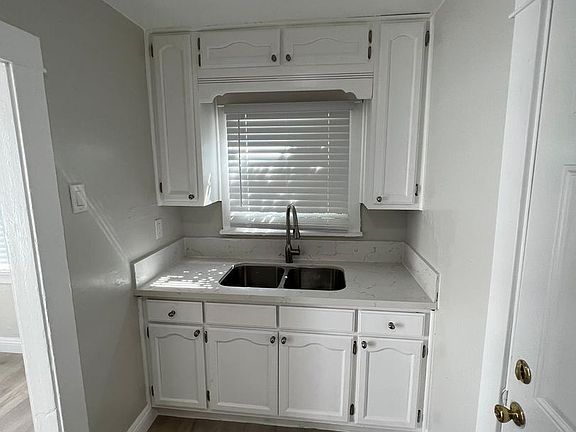 2nd image of 1681 1/2 W 37th St #A
