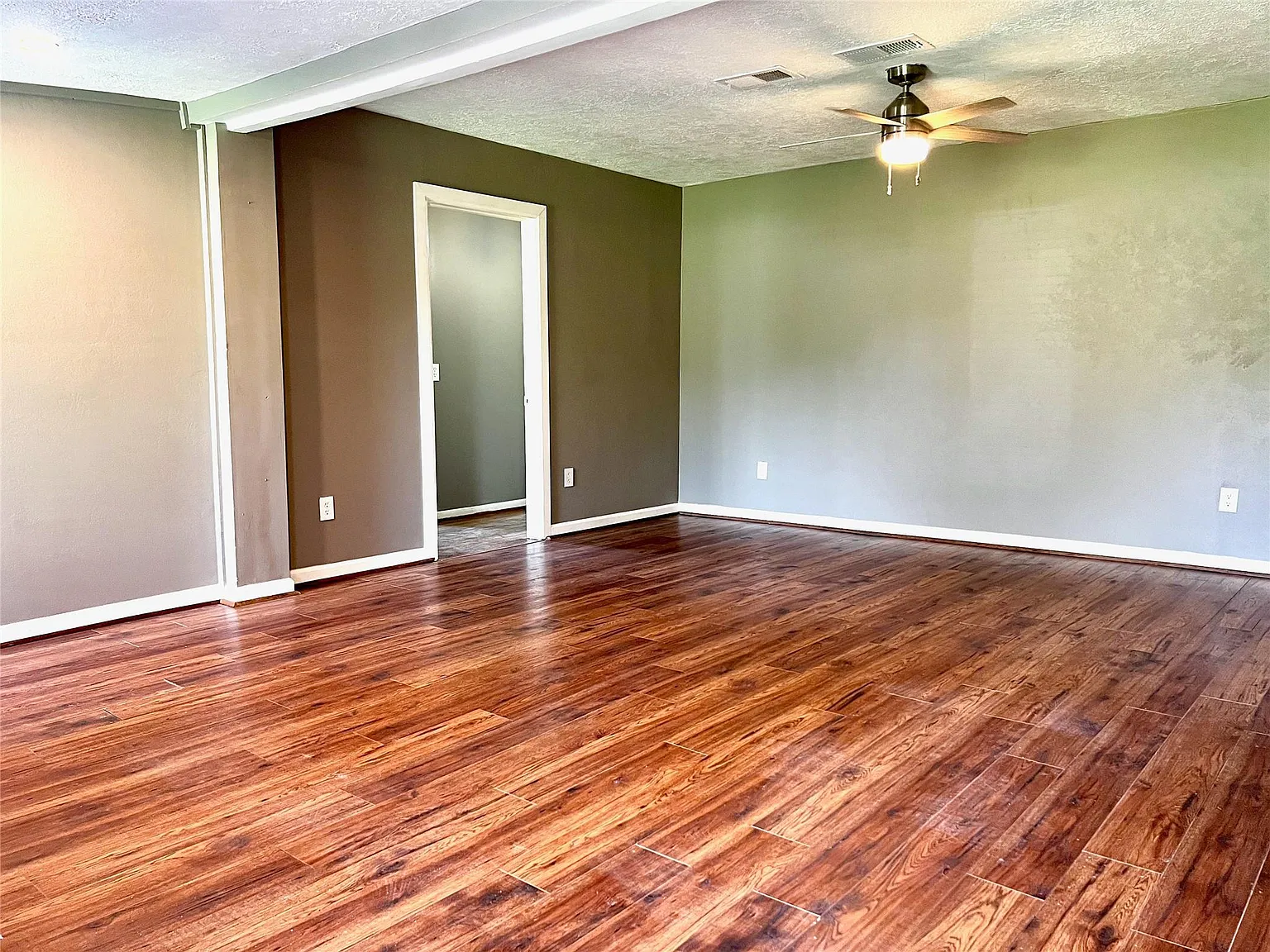 2 bed, 1.0 bath, 1191 sqft, $1,400 — Photo 3
