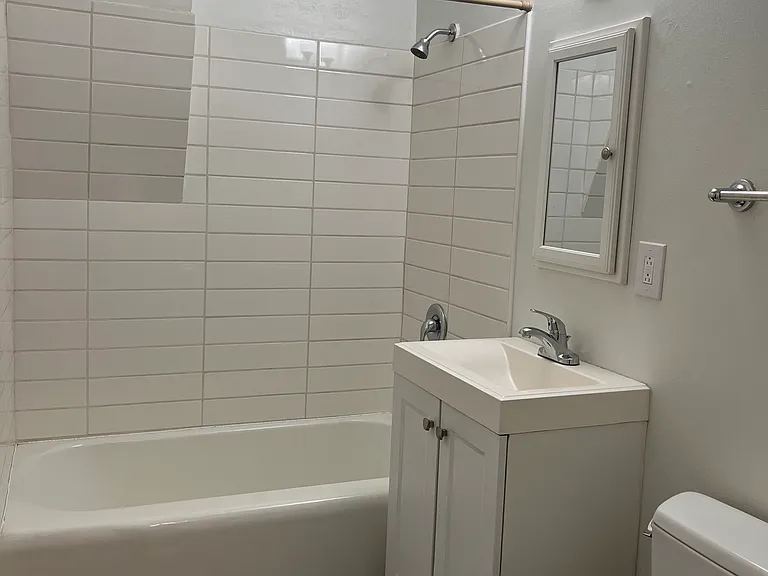 1020 Belmont Ave E #3 — Photo 11