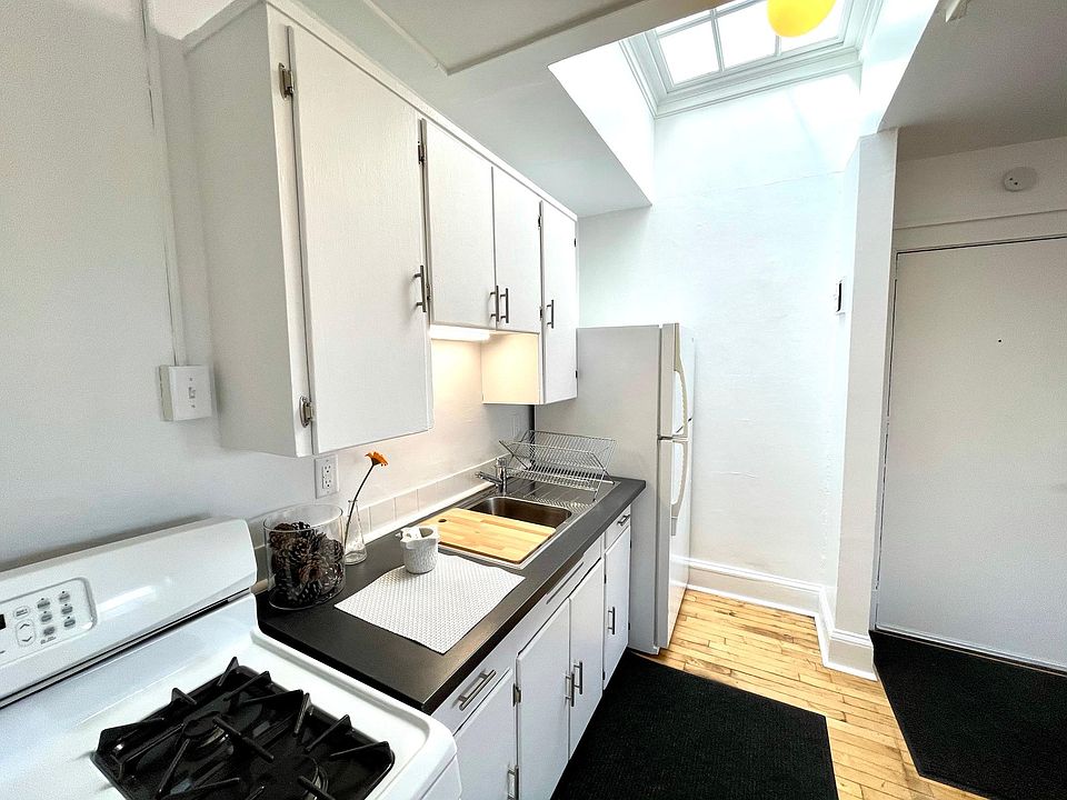 1st image of 954 89th Ave W APT 201