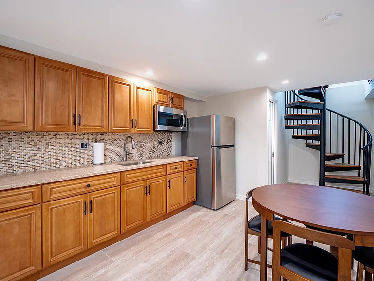 17 Canoe Place Rd — Photo 8