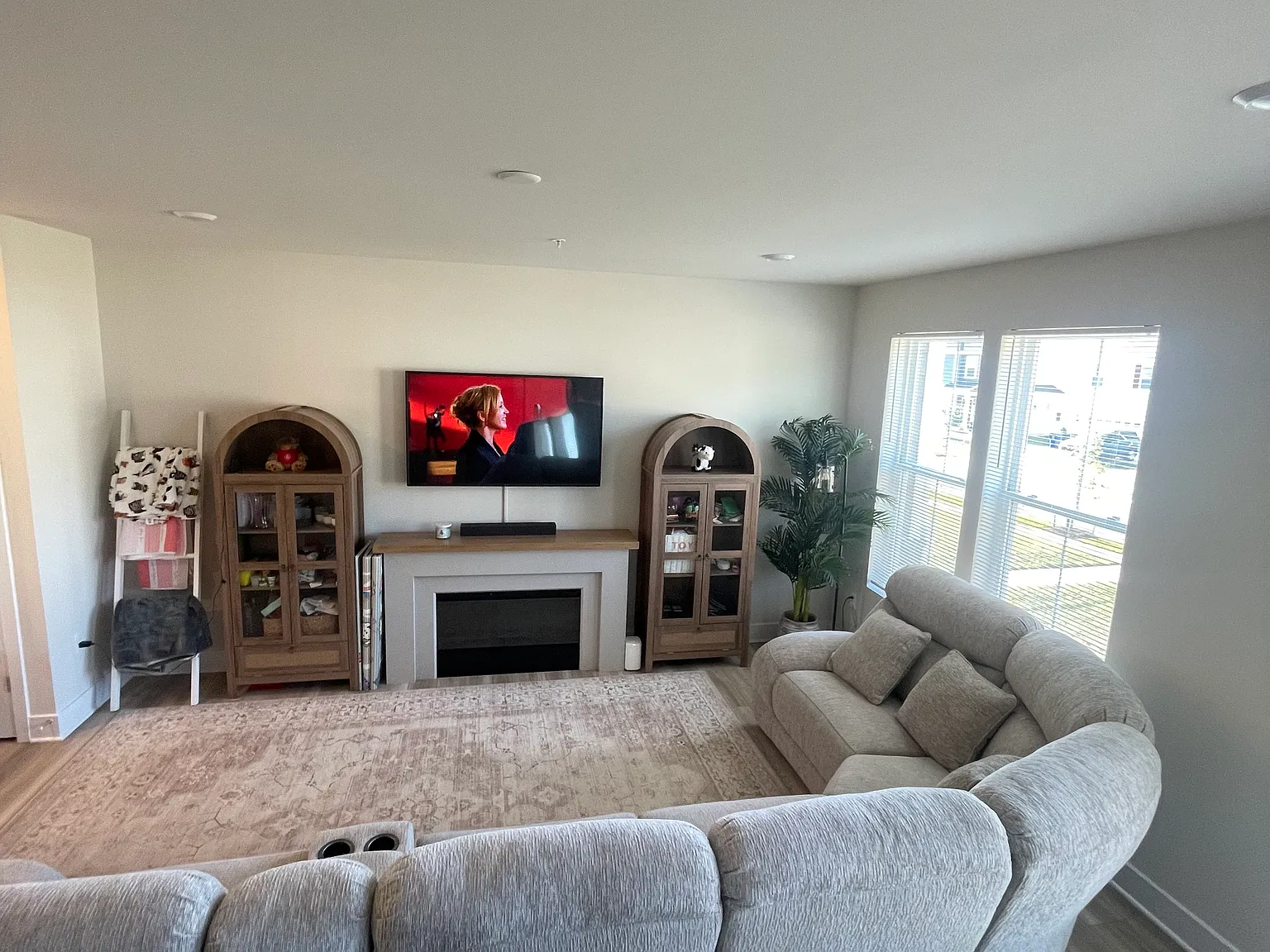 4 bed, 3.5 bath, 2352 sqft, $3,300 — Photo 3