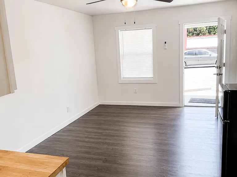 671 E Court St #3 — Photo 3
