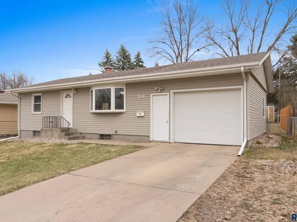 704 S Bahnson Ave, Sioux Falls, SD 57103