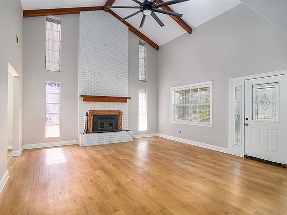 3rd image of 231 Grant Cir