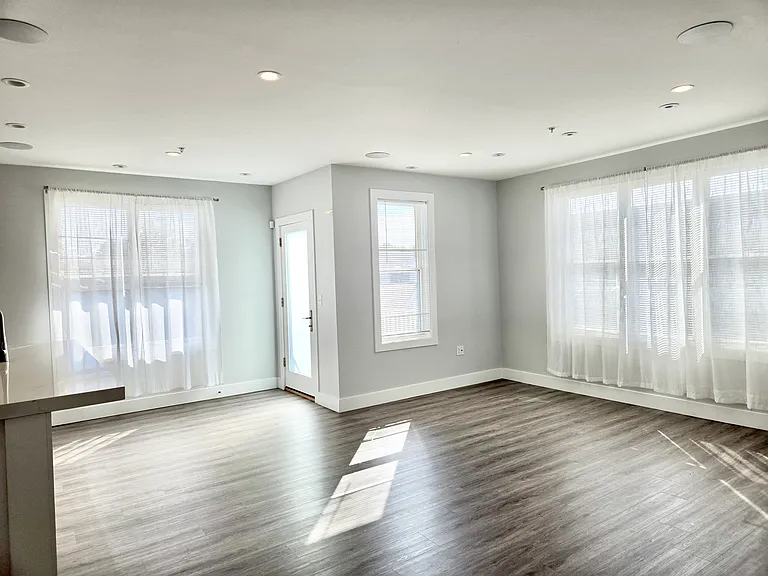 151 Hancock St #16 — Photo 3