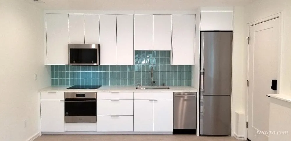 Fully Remodeled Sunset One Bedroom Garden Apartment — Photo 4