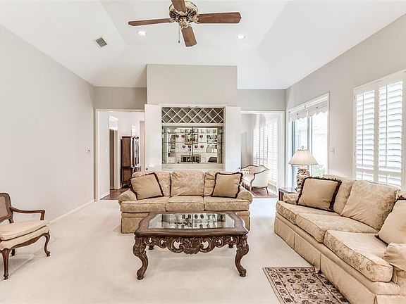4th image of 326 Lakeside Dr