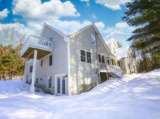 8 Presidential Dr, Naples, ME 04055