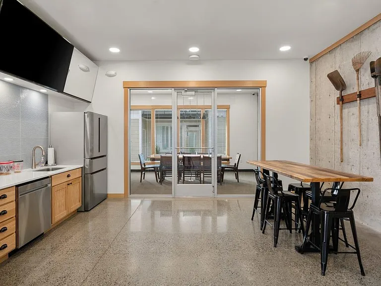 Bluegrass Farms Apartments — Photo 38