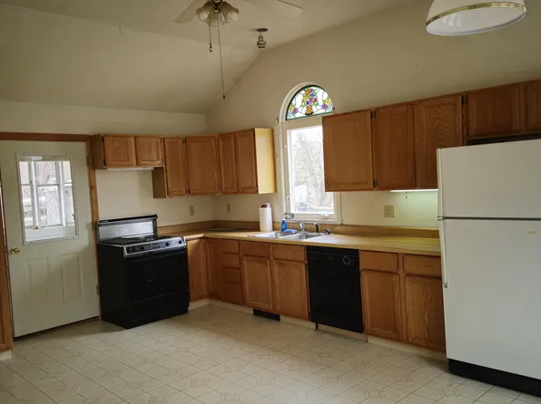 499 Aroostook Avenue, Millinocket, ME 04462