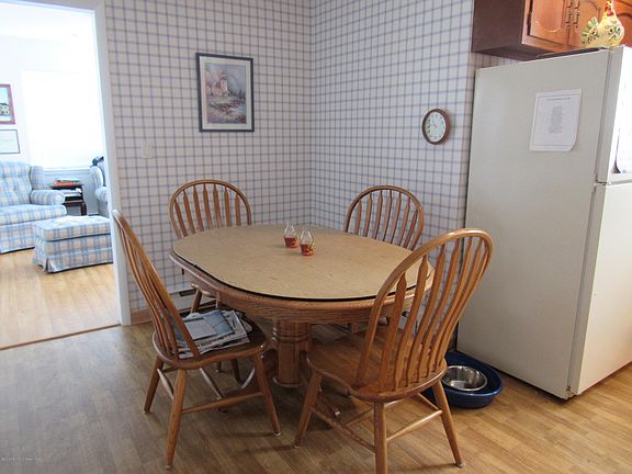 5th image of 22 Buckingham Drive N