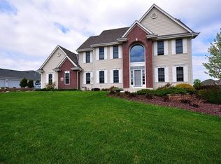 N54W17446 Walnut Way Dr, Menomonee Falls, WI 53051