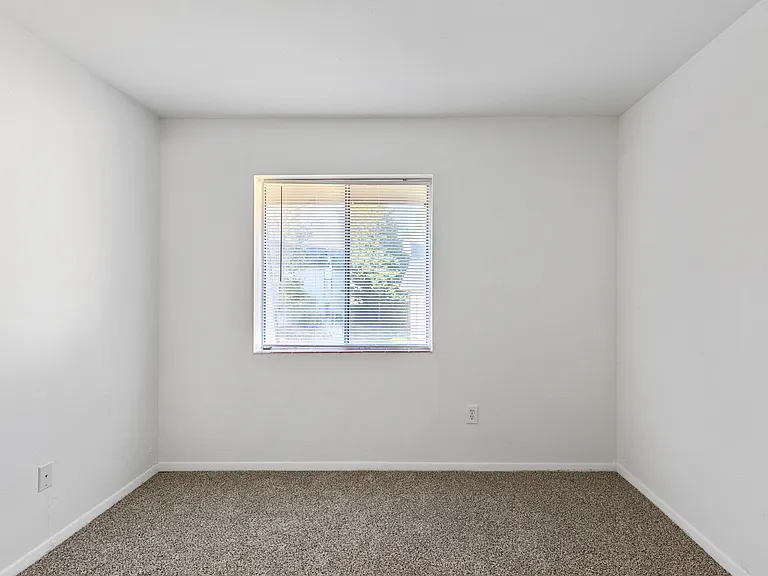 Fairway Club Apartments — Photo 64