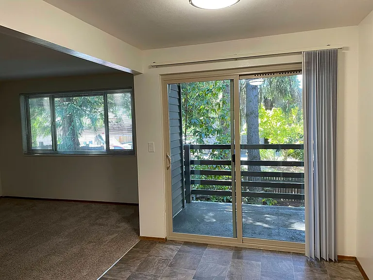 Lewison Place Apartments — Photo 15