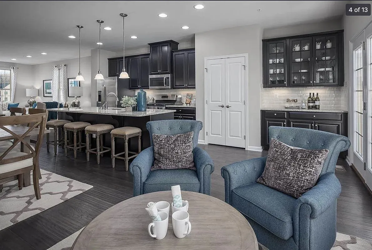 3 bed, 2350 sqft, $2,450 — Photo 3