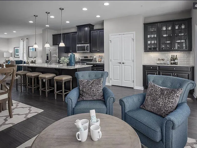 707 Channing Park Cir — Photo 3