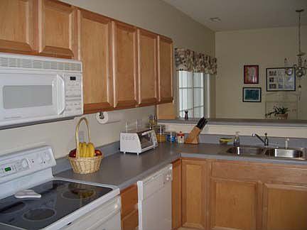 Great Kitchen with plenty of cabinets